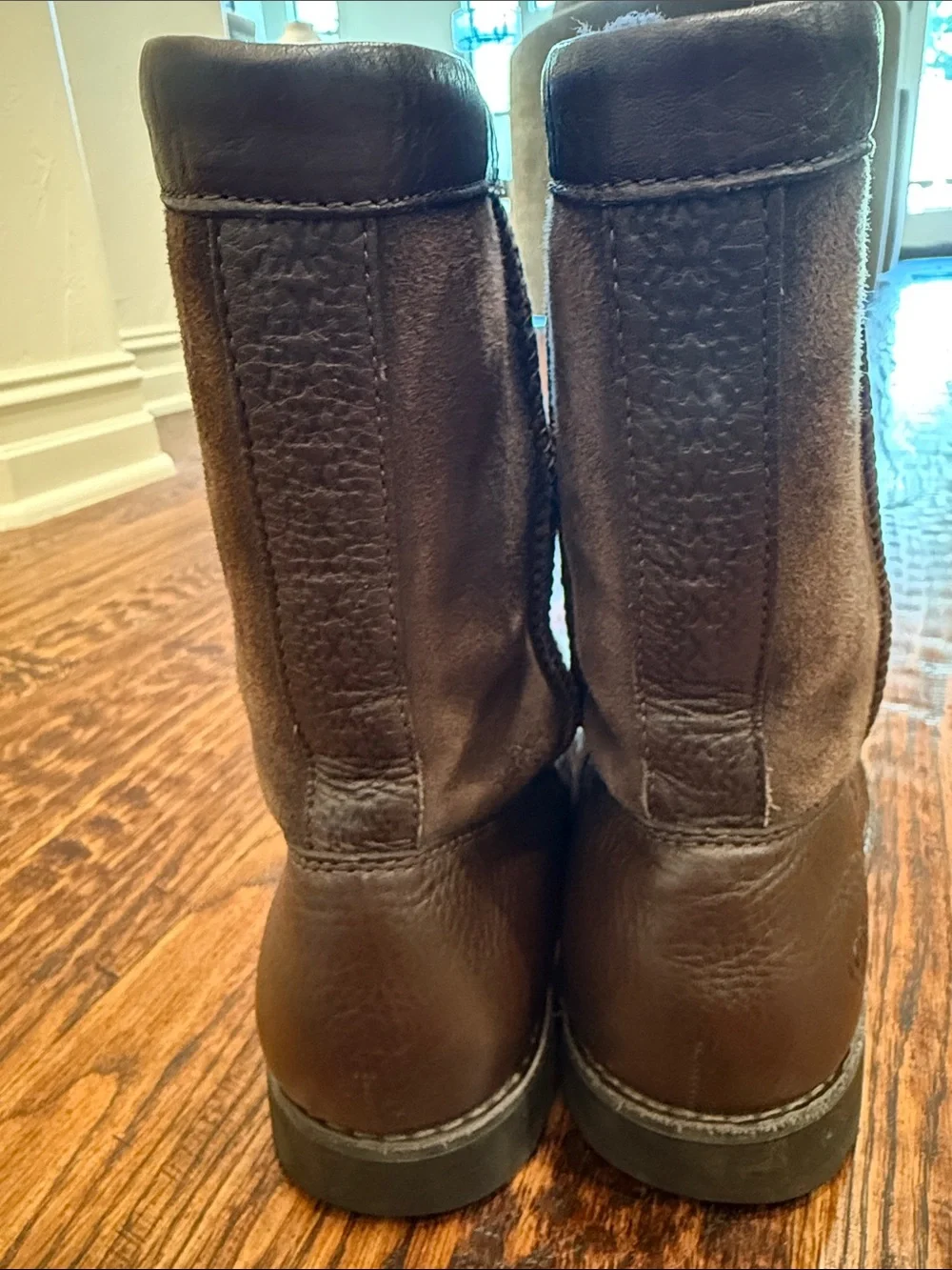 UGG classic mid